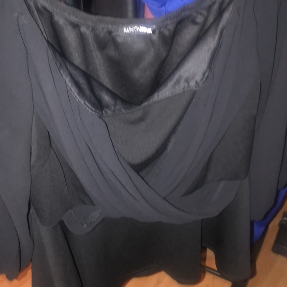 Blouse - Picture 2 of 3